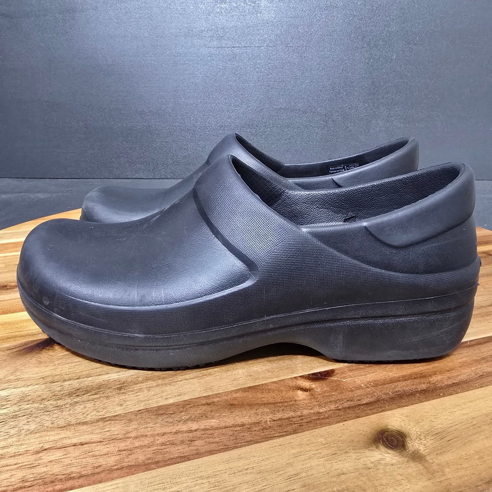 Crocs Neria Pro II Work Clogs Womens 9 Black Slip Resistant Nursing Chef Shoes